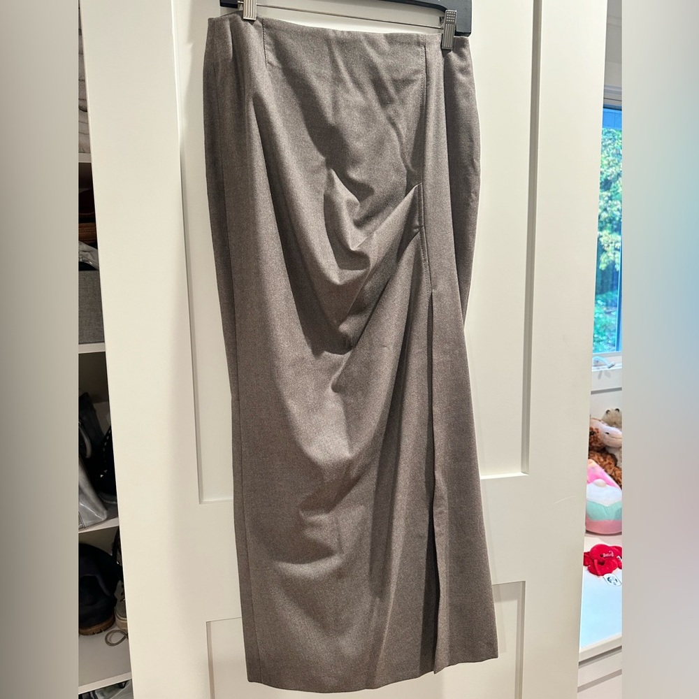 Brunello Cucinelli Column skirt with sewn in ruching and high side slit